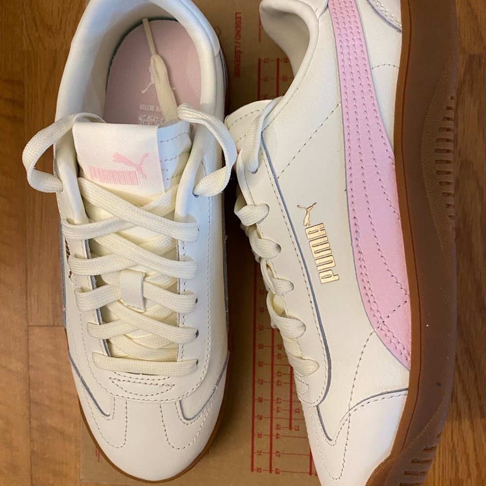 New women’s Puma Sz 7 shoes leather
